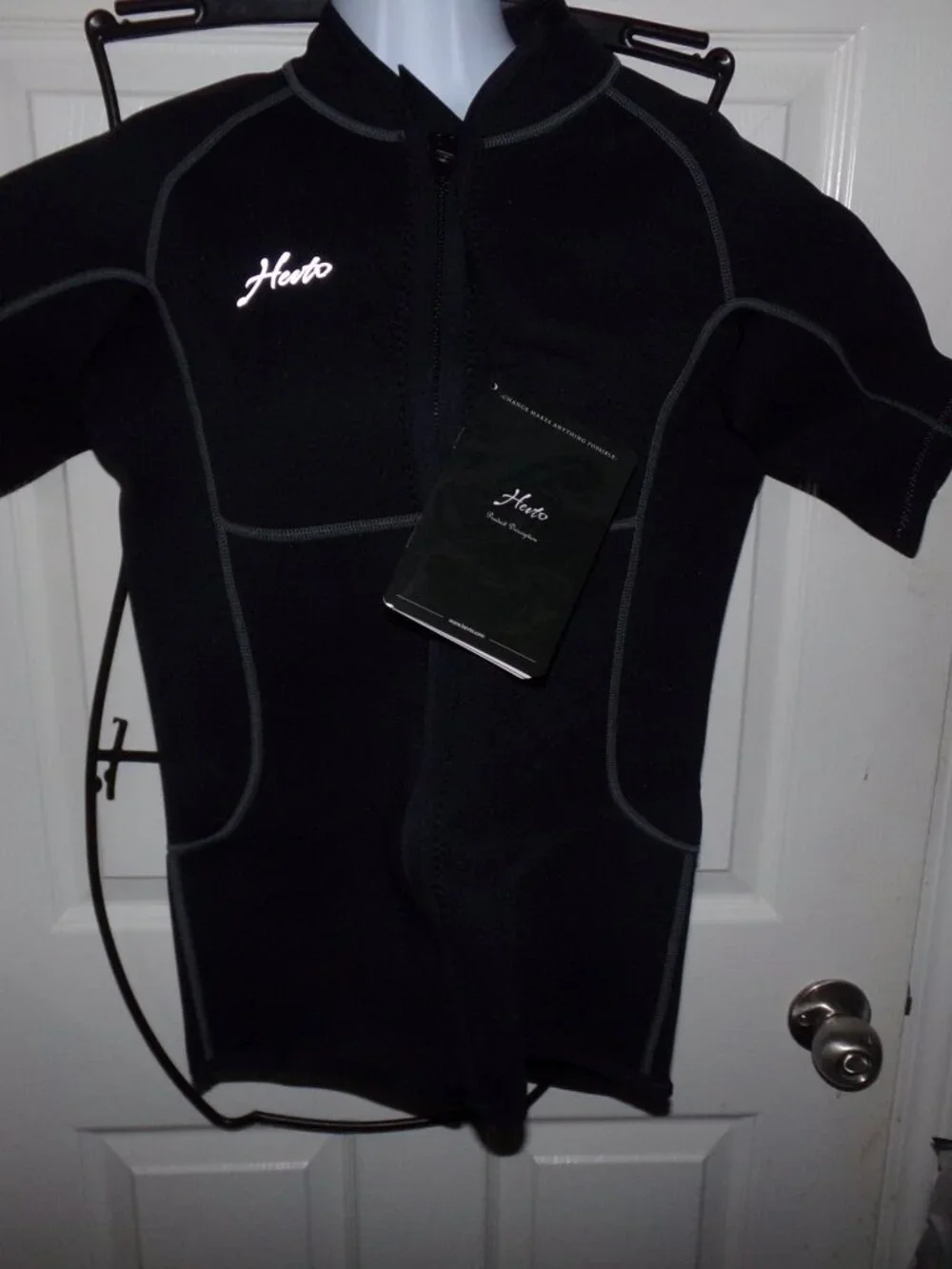 Hevto Men Wetsuit Tops short sleeve Vest 2mm Neoprene Med New Wet Suit for Water